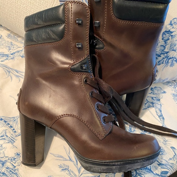 Tod’s Aspen Booties